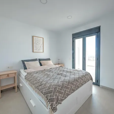 Сasa de vacaciones Modern Townhouse With 3 Terraces, Pool And Views *