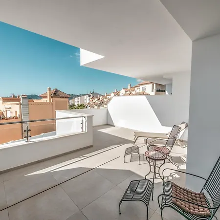 Modern Townhouse With 3 Terraces, Pool And Views Ferienhaus *