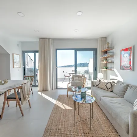 Modern Townhouse With 3 Terraces, Pool And Views Ferienhaus *