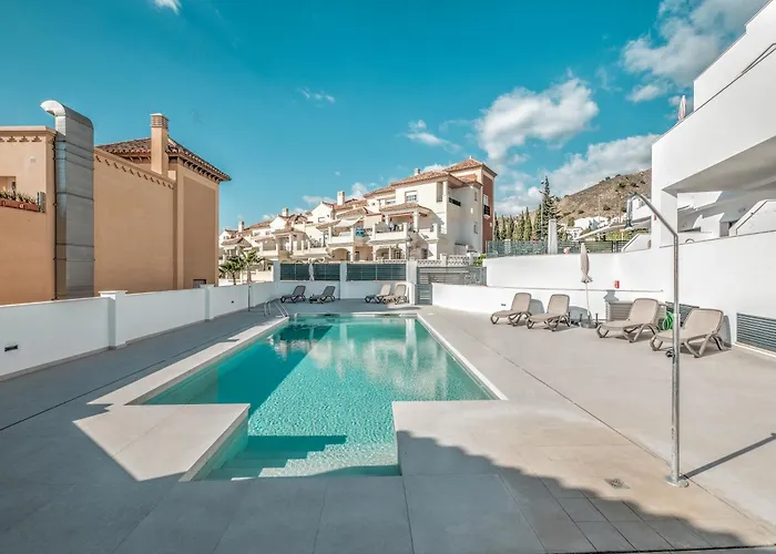 別荘 Modern Townhouse With 3 Terraces, Pool And Views