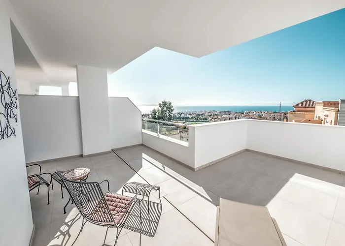 Modern Townhouse With 3 Terraces, Pool And Views * ネルハ