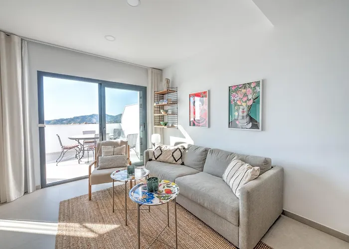 Modern Townhouse With 3 Terraces, Pool And Views Holiday home *