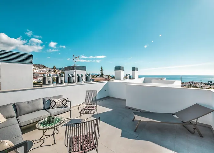 Modern Townhouse With 3 Terraces, Pool And Views Nerja