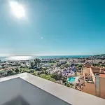 Modern Townhouse With 3 Terraces, Pool And Views